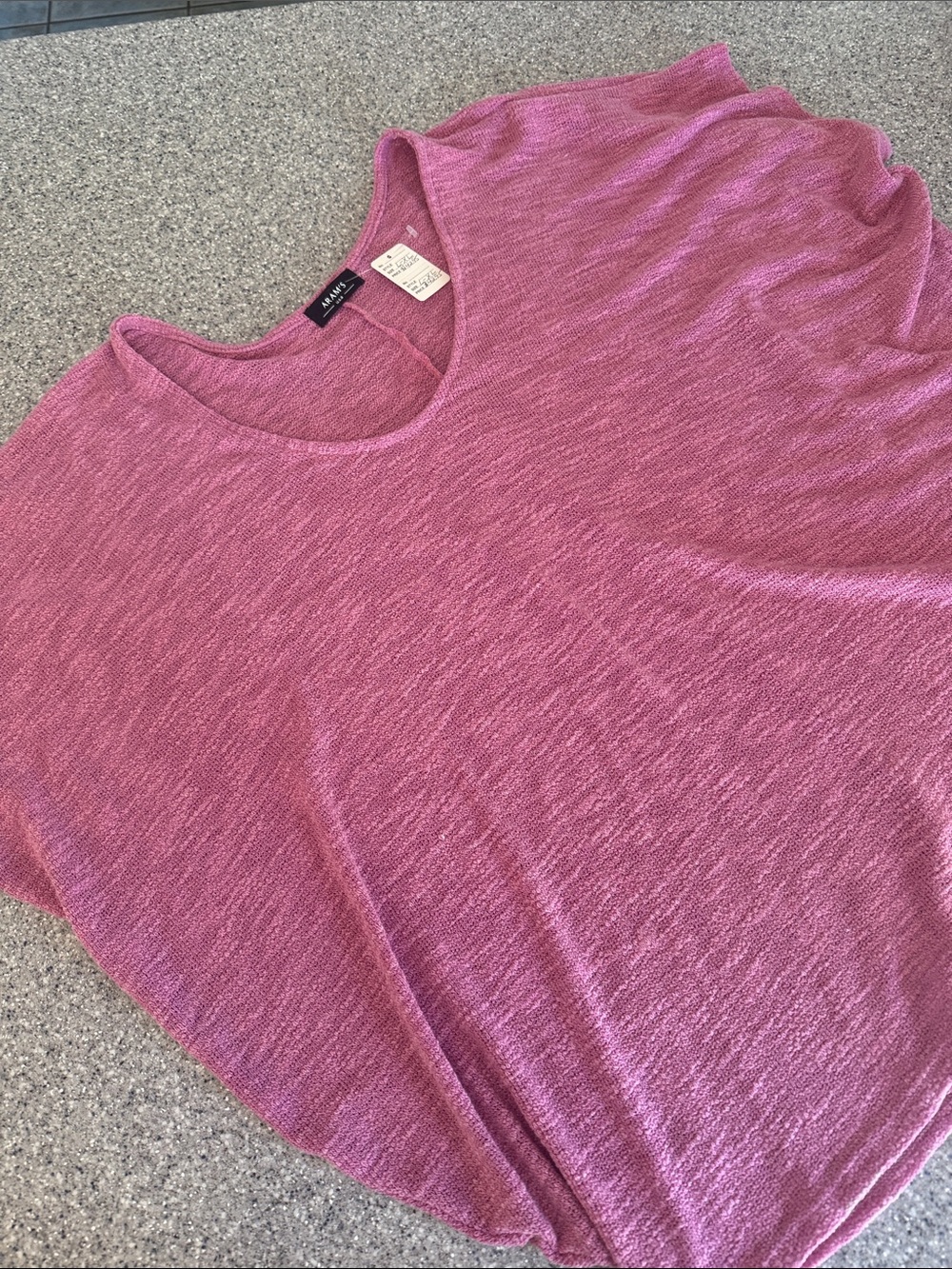 Aram’s Heathered Rose Short Sleeve Knit Top